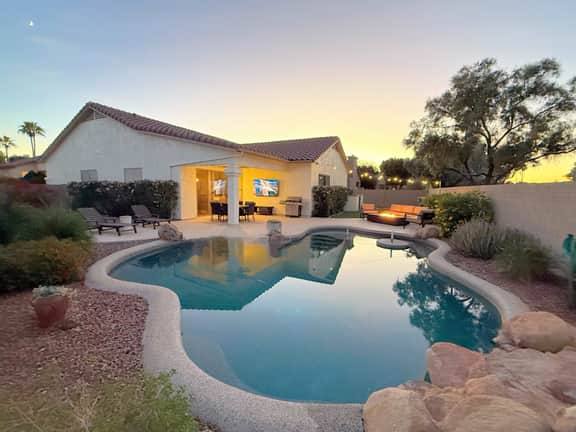 Chandler Home, Heated Pool, Putting Green, Firepit