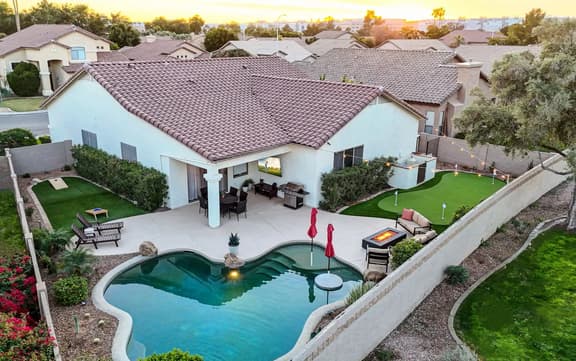 Chandler Home, Heated Pool, Putting Green, Firepit