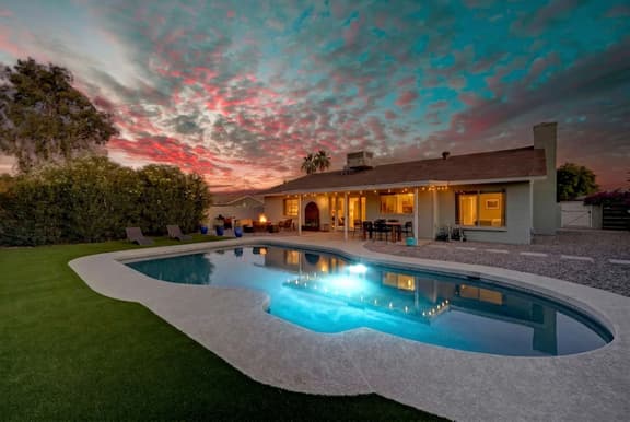 Moon Valley Golf | Heated Pool, Sleeps 8, Firepit